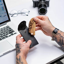 Load image into Gallery viewer, crest wooden for father