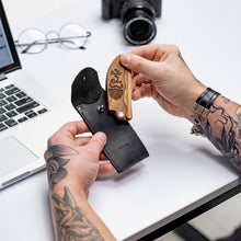 Load image into Gallery viewer, comb for groom