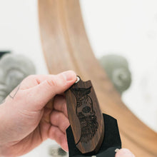 Load image into Gallery viewer, man wavy comb