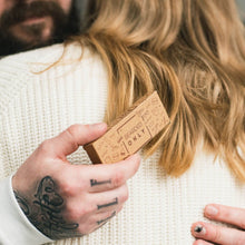 Load image into Gallery viewer, comb in box