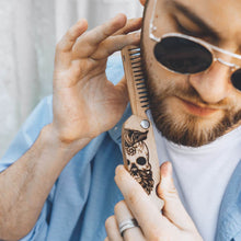 Load image into Gallery viewer, comb on wood