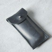Load image into Gallery viewer, combs leather case
